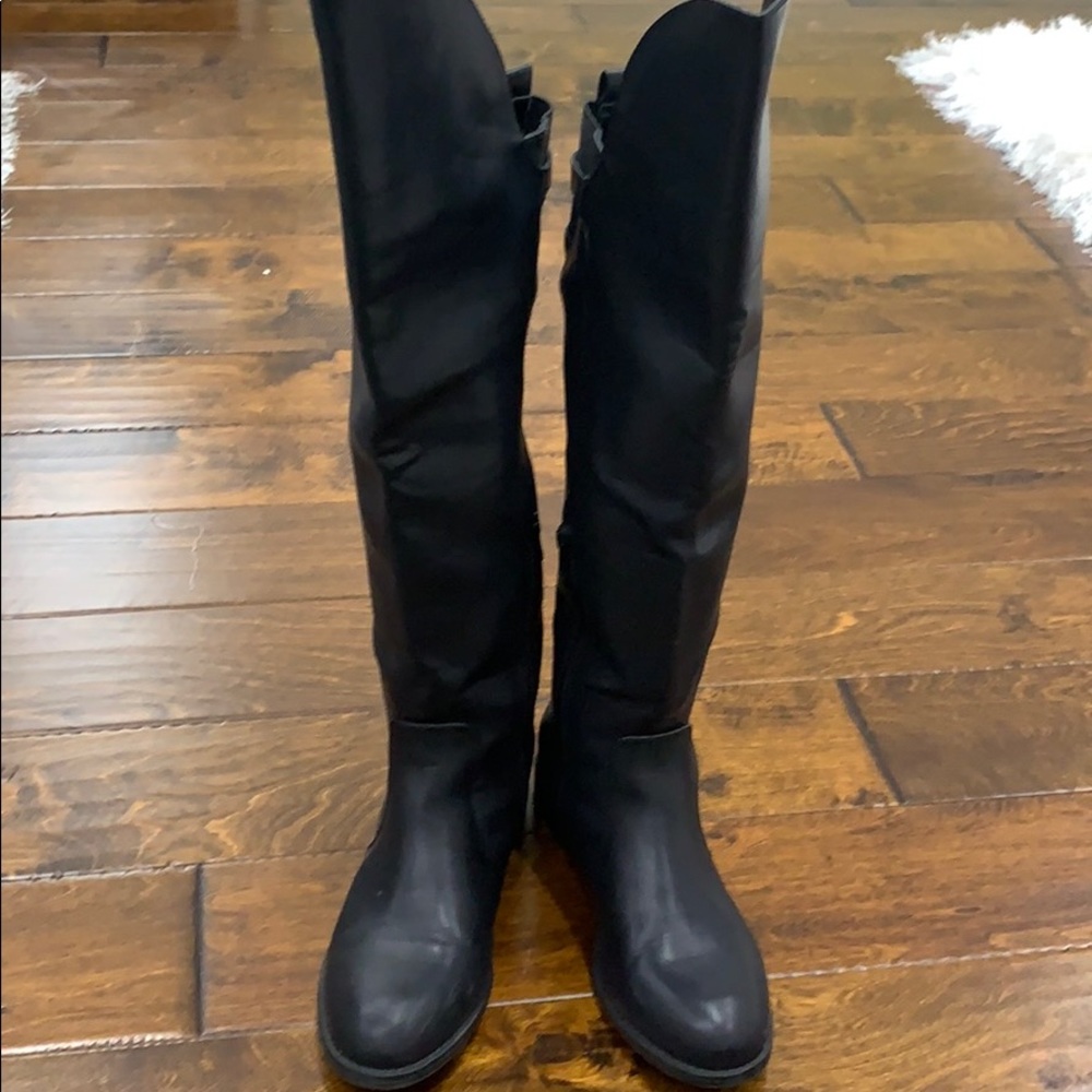 Used New Direction offer the knee boots